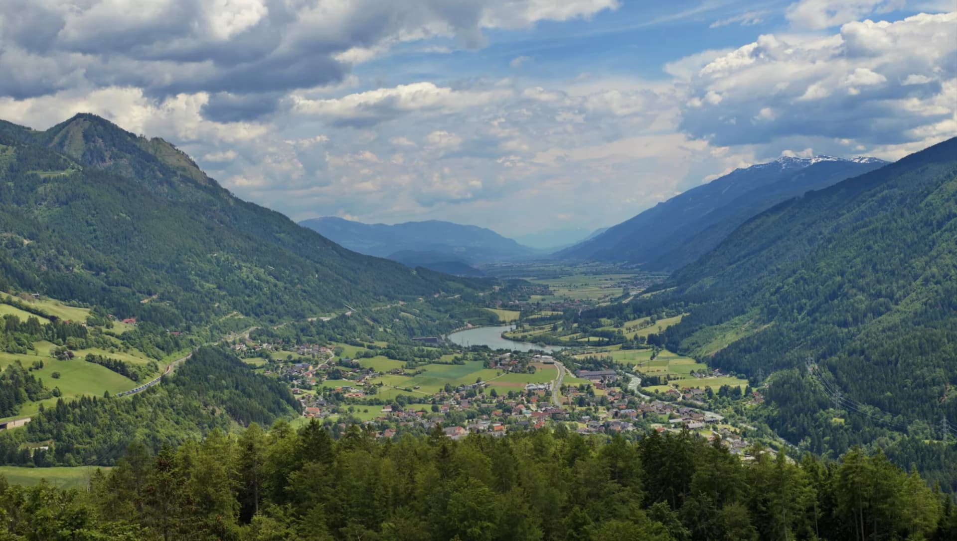 Blick vom Danielsberg auf das untere Mölltal / Oberkärnten / Österreich