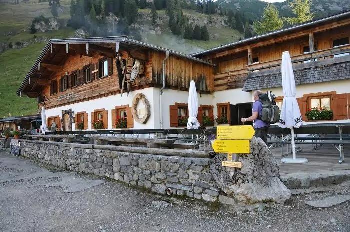 Binsalm hut image 2