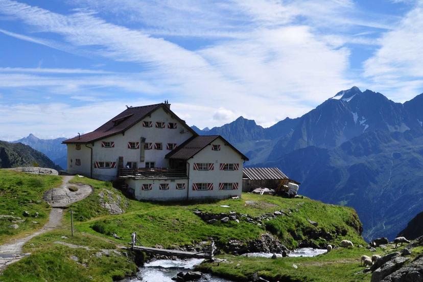 Franz-Senn-hyttan (2 147 m) image 1