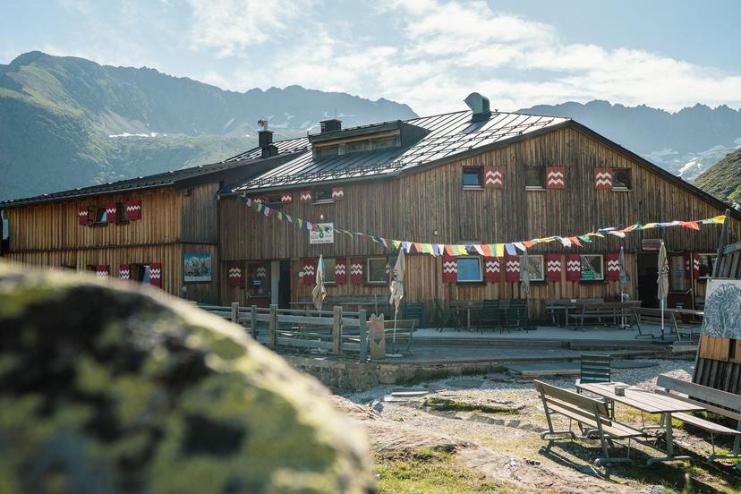 Sulzenau Hütte (2 191 m) image 1