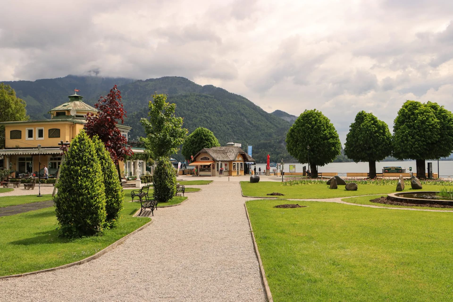 St. Gilgen am Wolfgangsee; Seepromenade
