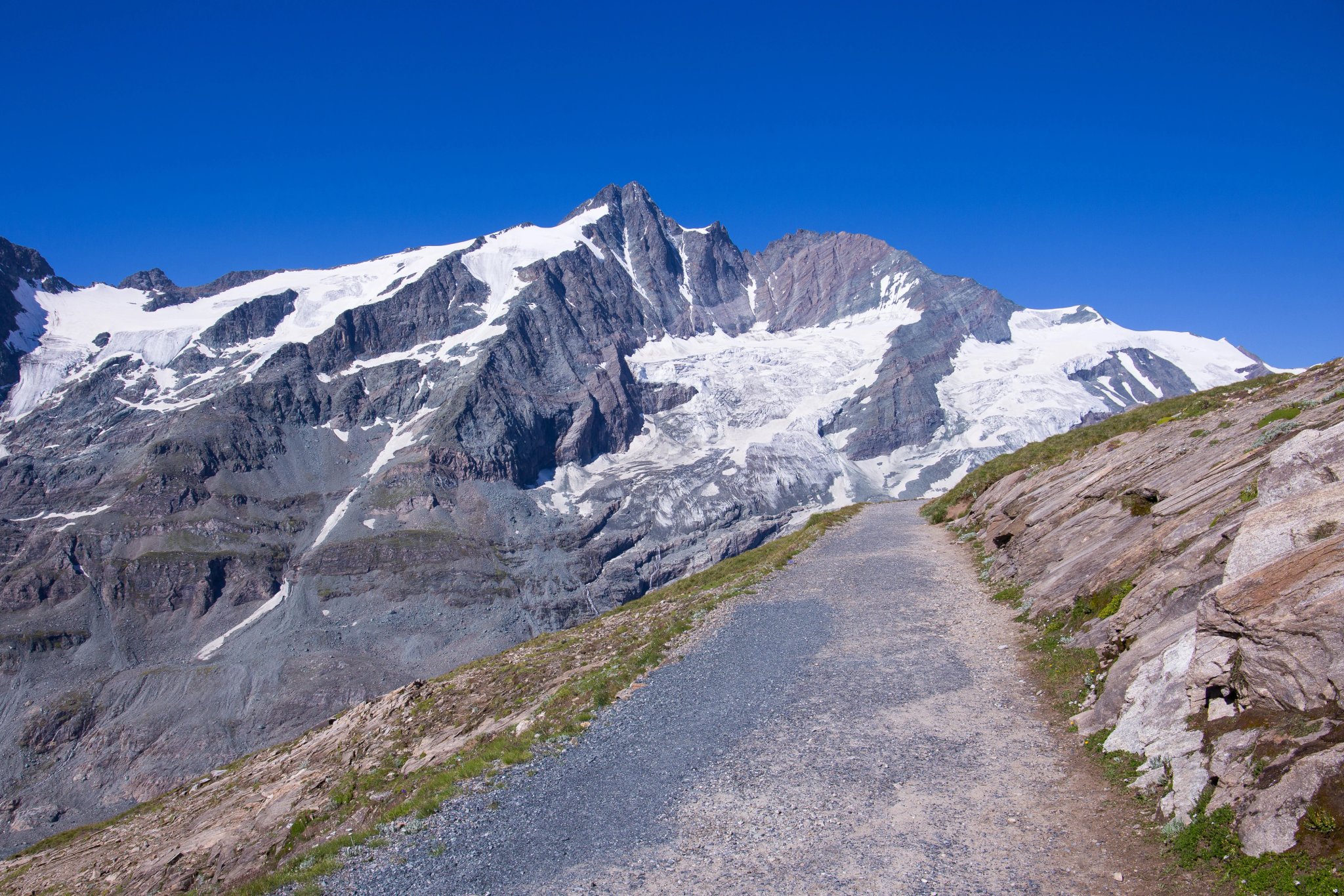 Hiking trail along the glacier Pasterze in the Großglockner area
