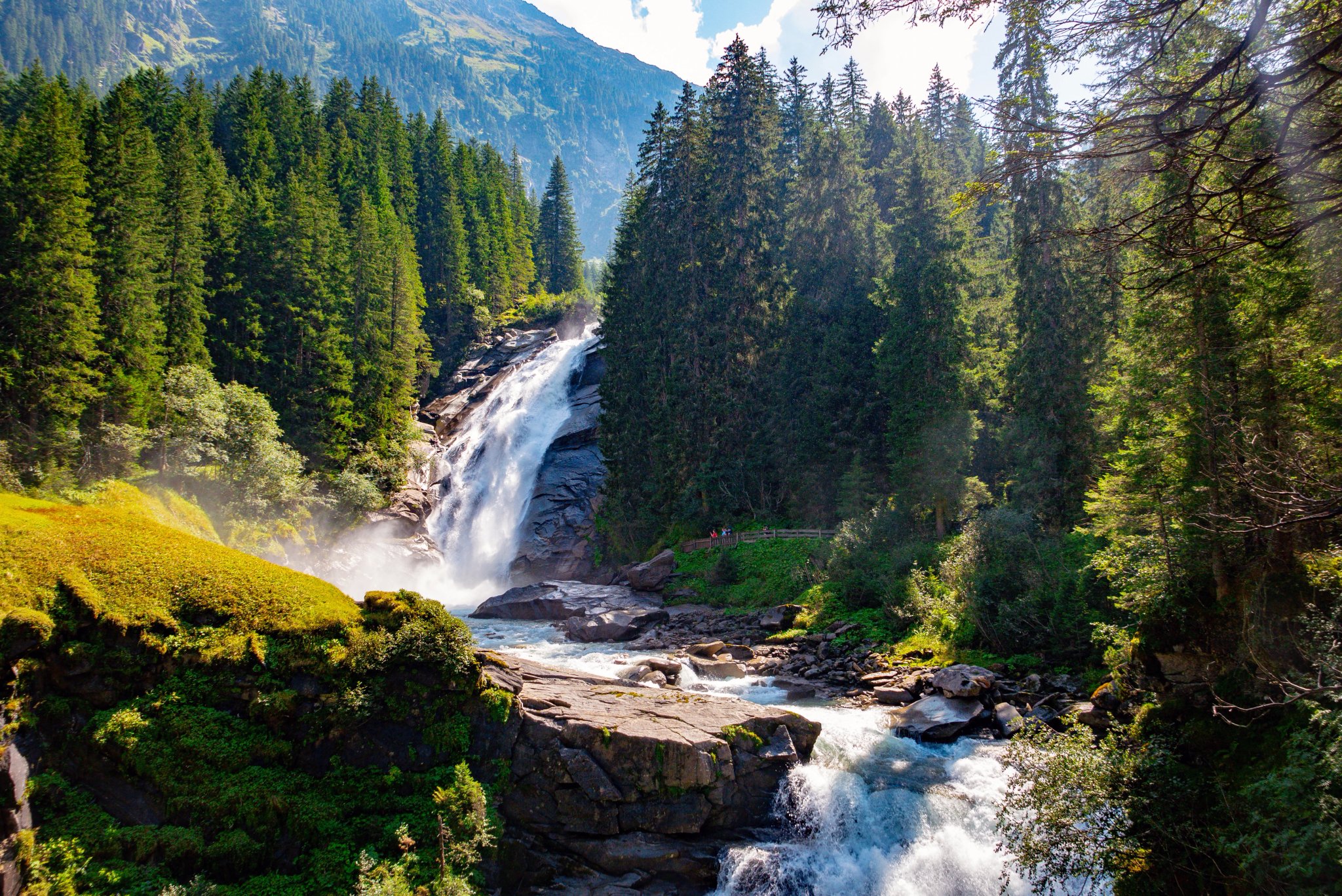 Krimml, Salcburk, Rakousko - 31. srpna 2024: Částečný pohled na Krimmlské vodopády v národním parku Hohe Tauern