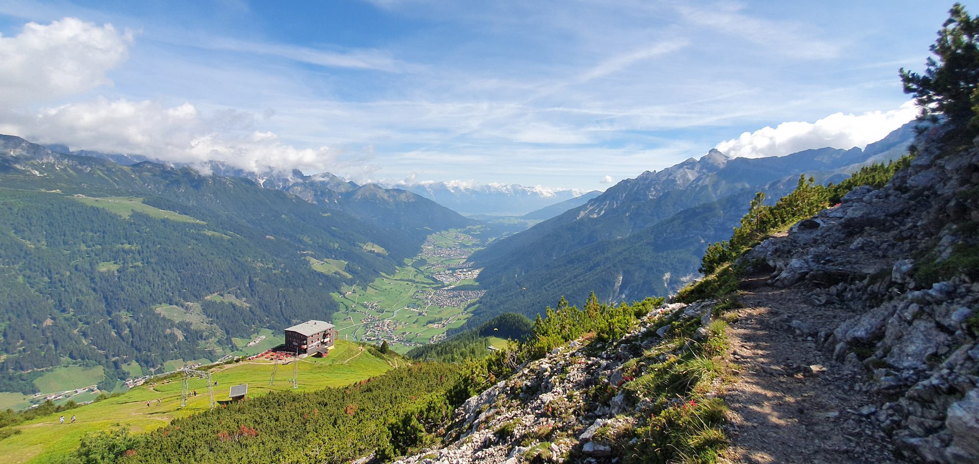 Elferhütte au-dessus de la vallée de Stubai