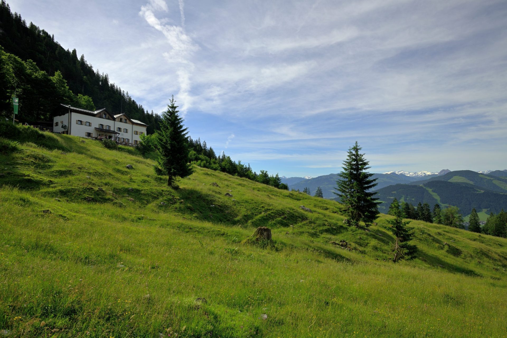 Vista sugli Alti Tauri e sul rifugio Gaudeamushütte nel Wilder Kaiser