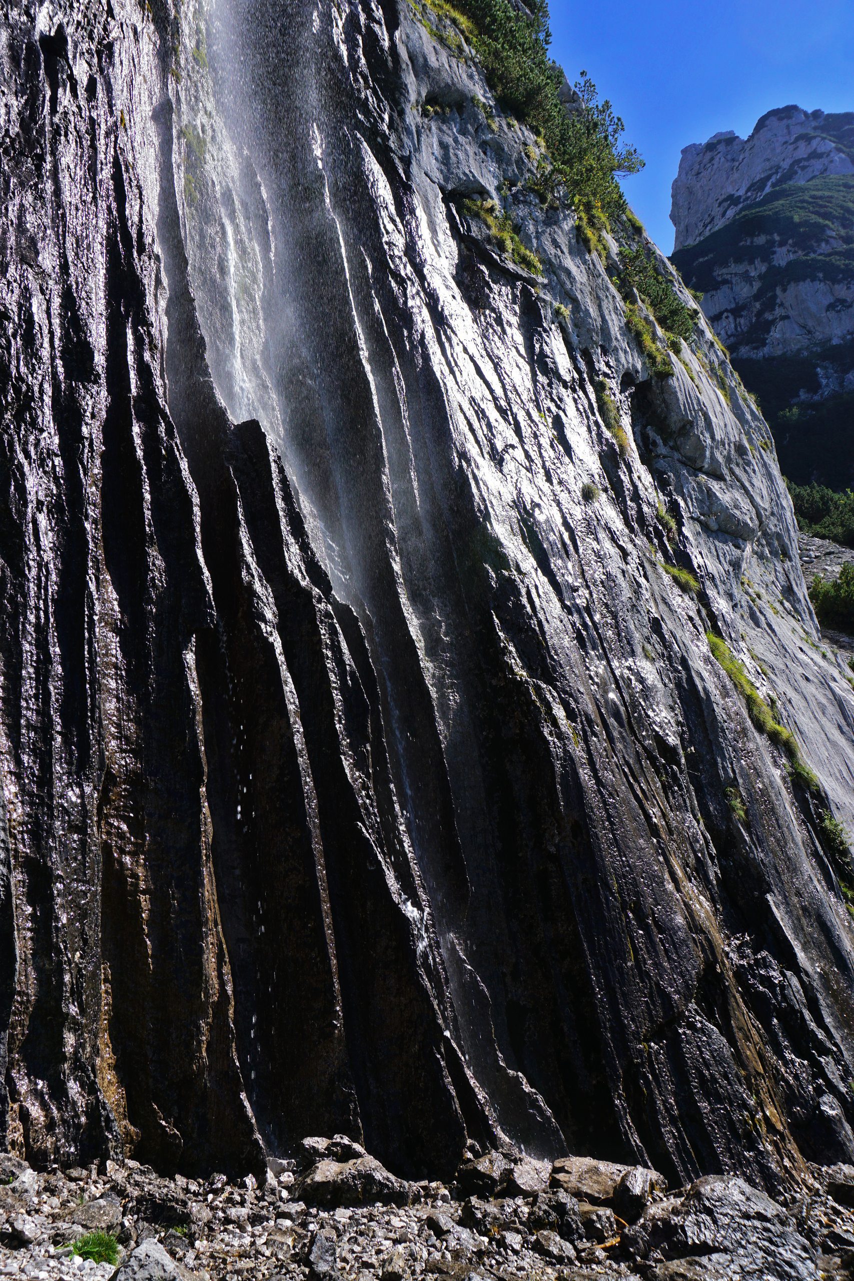 Chute d'eau à Wilden Kaiser sur le chemin de Baumgartenköpfl